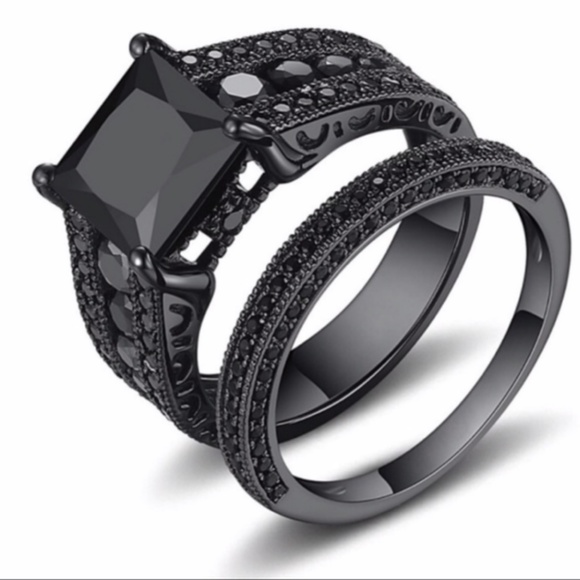 New Elegant 18k Gold Filled Black Diamond Ring - Picture 5 of 9